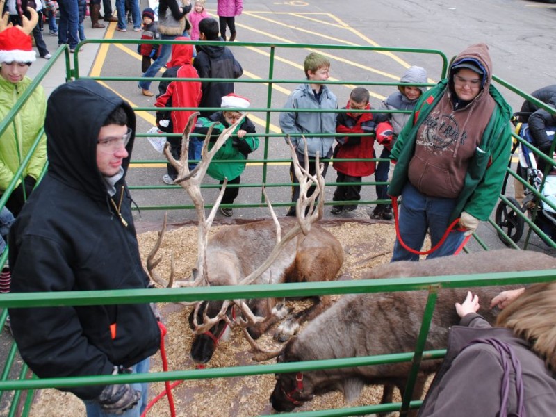 Photos 'Holiday on Main' Brings Christmas Spirit to Lakeville