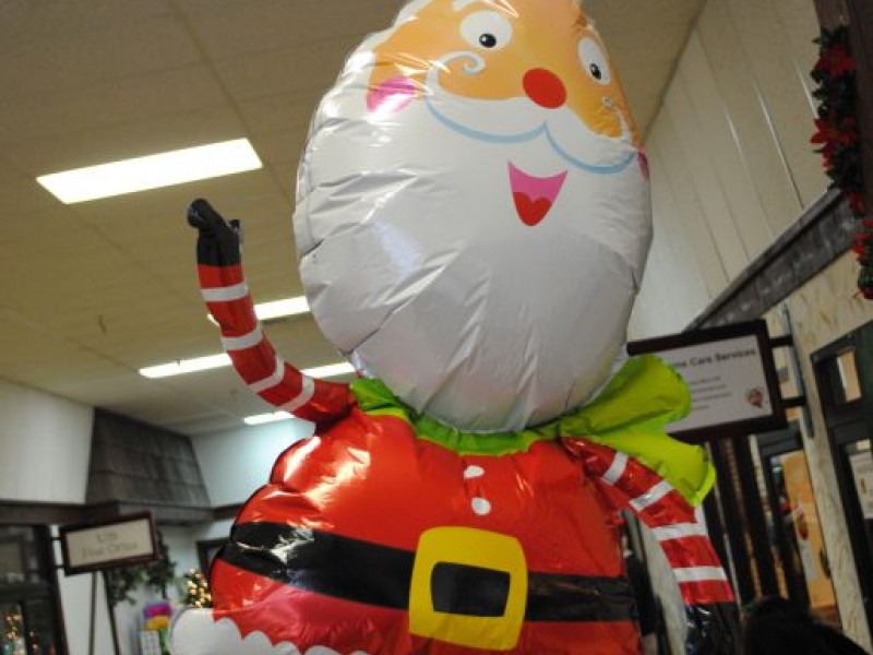 Photos 'Holiday on Main' Brings Christmas Spirit to Lakeville