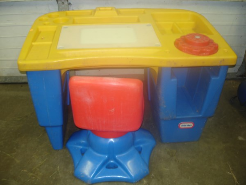 2 LITTLE TIKES ART DESKS WITH CHAIRS Westminster, MD Patch