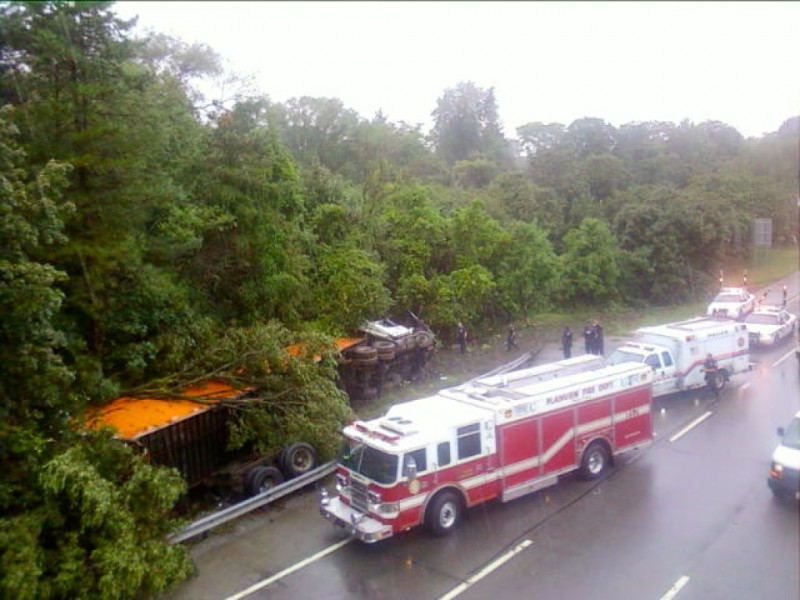 Violent Crash Shuts Down SeafordOyster Bay Expressway Plainview, NY