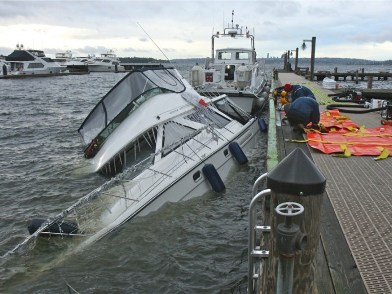 Two Escape as Storm Sinks Two Boats at Downtown Kirkland Marina