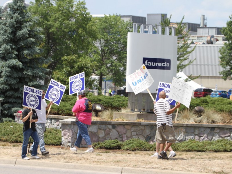 Faurecia Workers Say Union Leader�s Early Transfer is