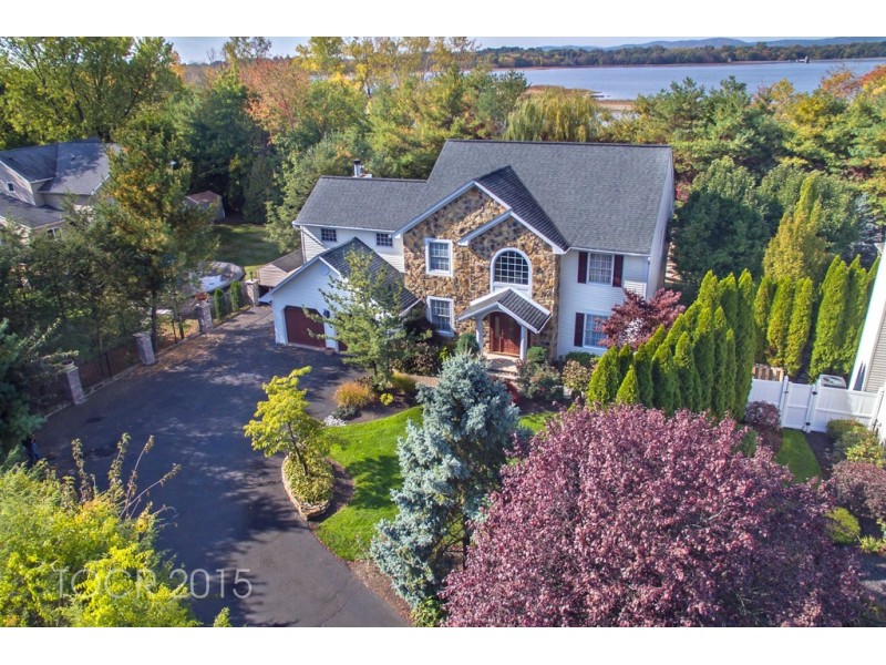 PHOTOS Wayne's 'Real Housewife' Kathy Wakile Lists House For 800K