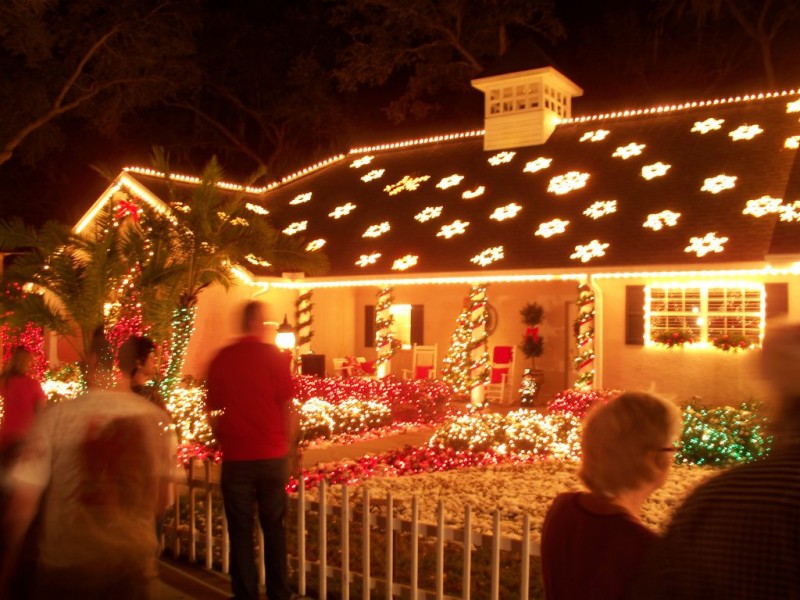 Christmas Lane Lights Display, Tradition Draws Crowds to Dover