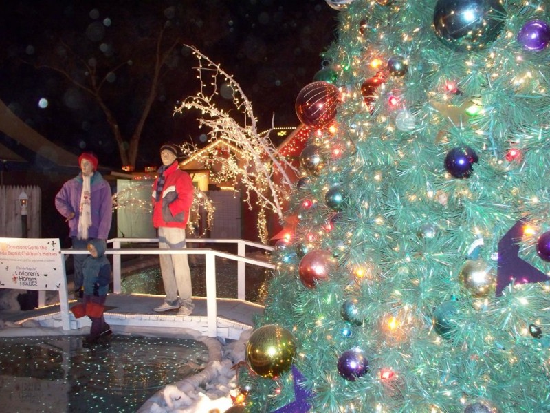 Christmas Lane Lights Display, Tradition Draws Crowds to Dover