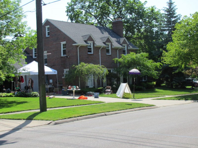 Huntington Woods Garage Sale is Hopping on First Day Huntington Woods