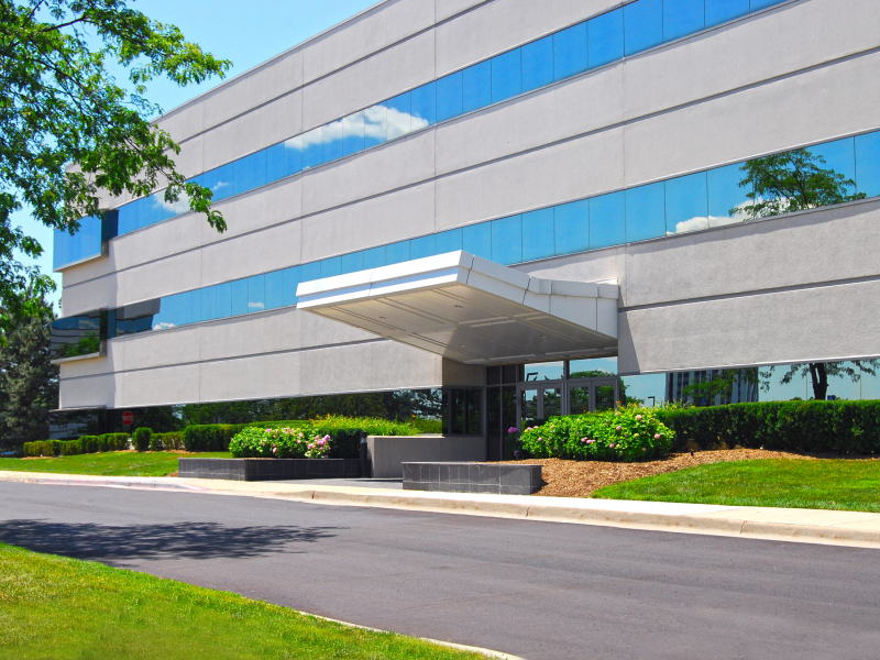 DUNHAM'S SPORTS AND MAGNA INTERNATIONAL TO MOVE THEIR HEADQUARTERS TO