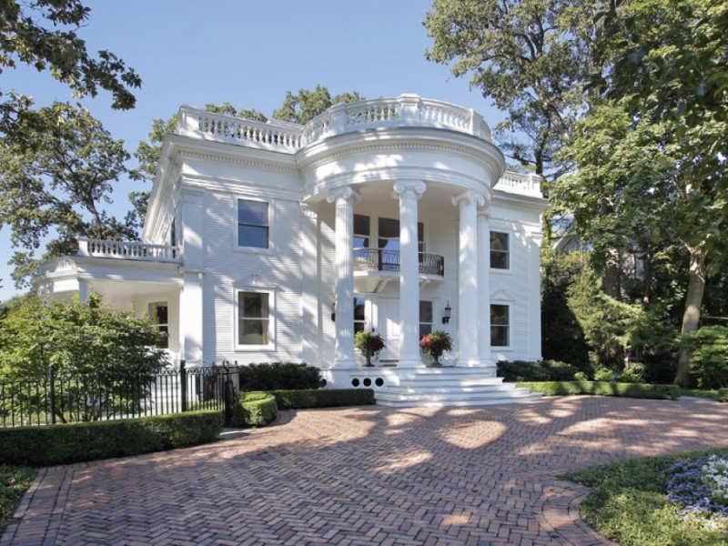 8.95M Burnham Kenilworth Home Features Pool, Coach House Wilmette