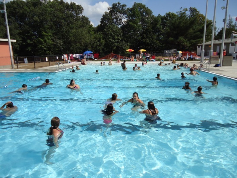 holland memorial pool