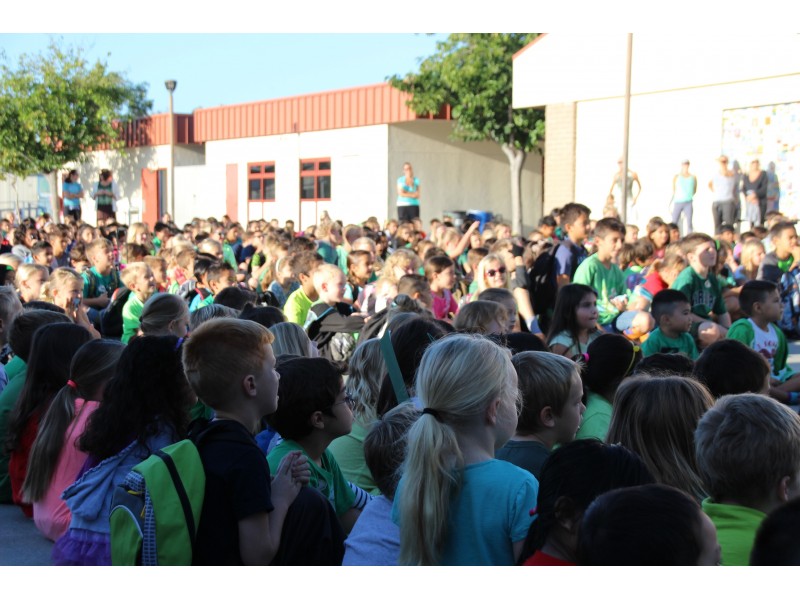 Bathgate Elementary receives Congressional Recognition on Walk to