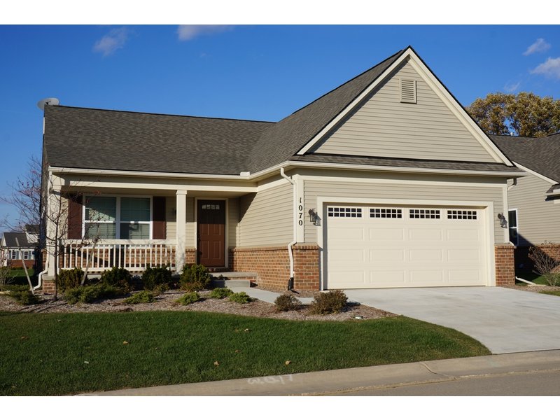 New Detached Ranch Condo for sale just north of downtown Lake Orion