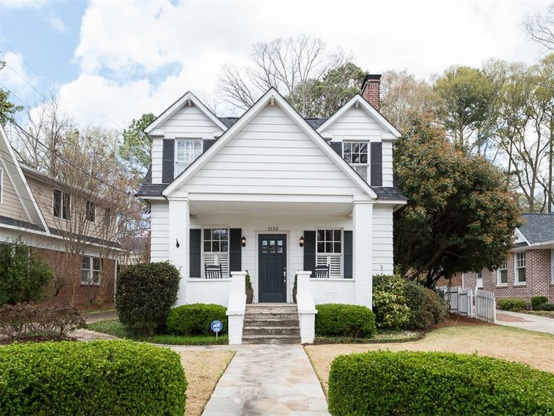 Interesting Home 1930s Symmetrical House Is Quite Charming Buckhead   201605574e394060250 