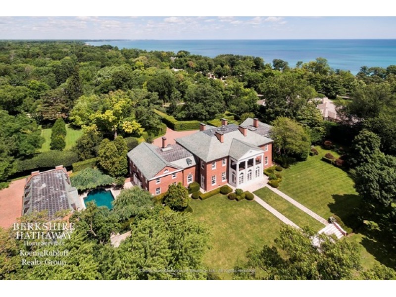 Wow! House Magnificent "Fairlawn" Estate with Outdoor Pool Lake