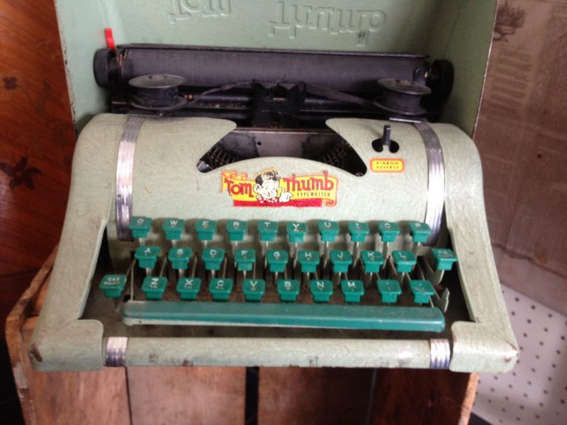 thumb tom typewriter Thumb tom typewriter