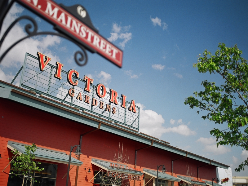 Victoria Gardens Touts Fashion Bloggers at 'Passport to Fall Fashion