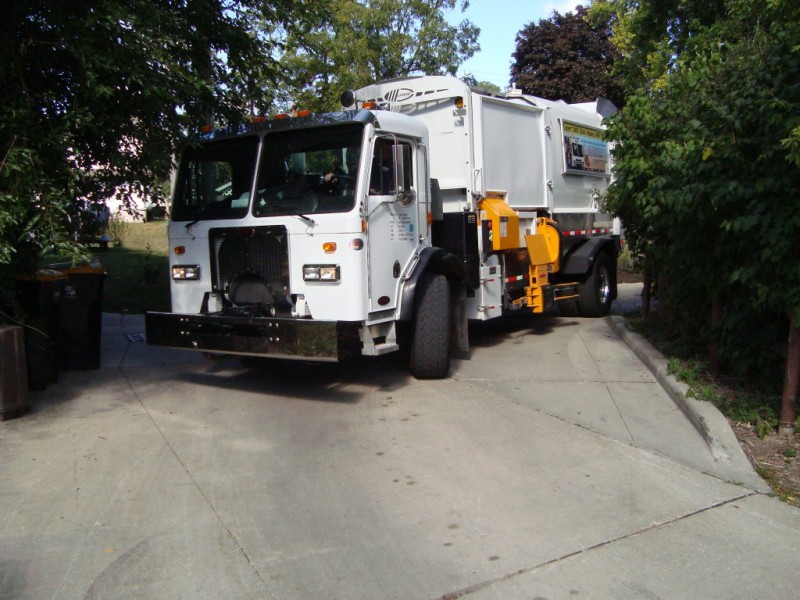AutomatedArm Garbage Trucks Will Save Money, Workers' Backs