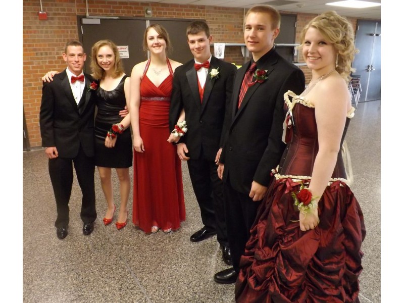 PHOTOS Students Prepare for Northfield High School Prom Northfield
