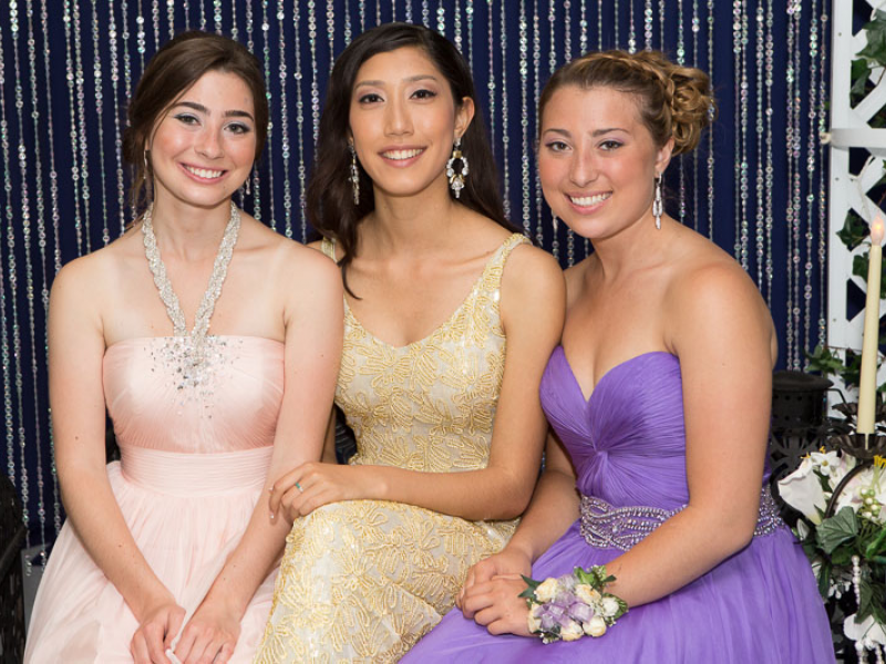 PHOTOS Ward Melville Seniors Shine at GatsbyThemed Prom Three