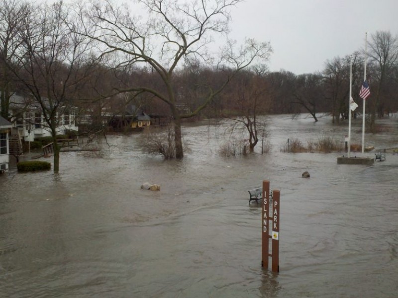 UPDATES FOX RIVER OVERFLOWING; EVACUATIONS Encouraged, More on