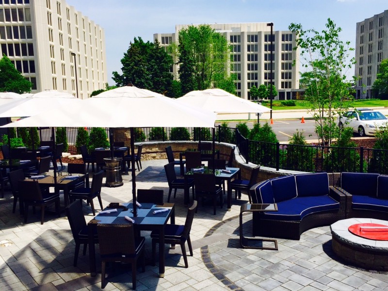 LE MERIDIEN CHICAGO - OAKBROOK CENTER OFFERS PERFECT AL FRESCO DINING