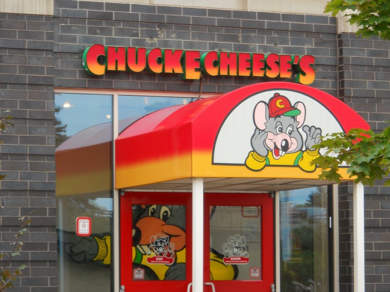 Woman Caught Stealing Purse at Chuck E. Cheese's Edina