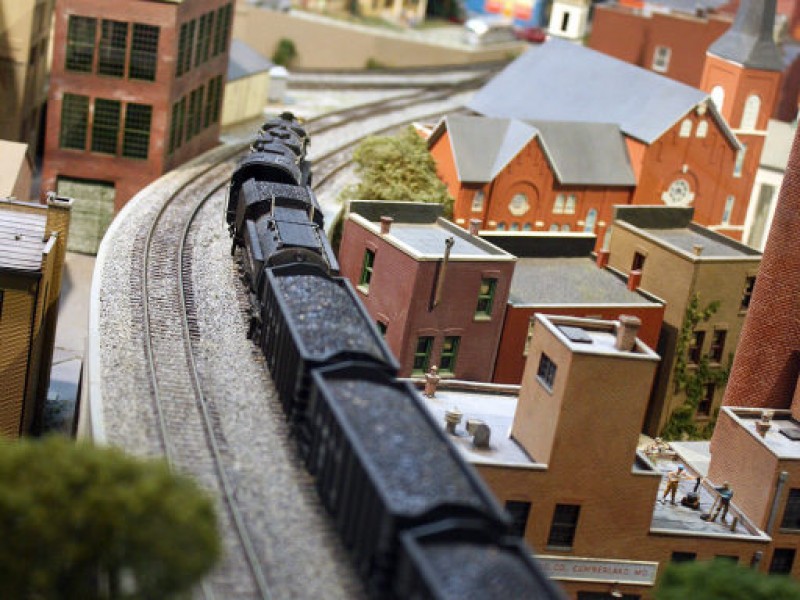 Holiday Train Show at Western PA Model Railroad Museum Takes Viewers