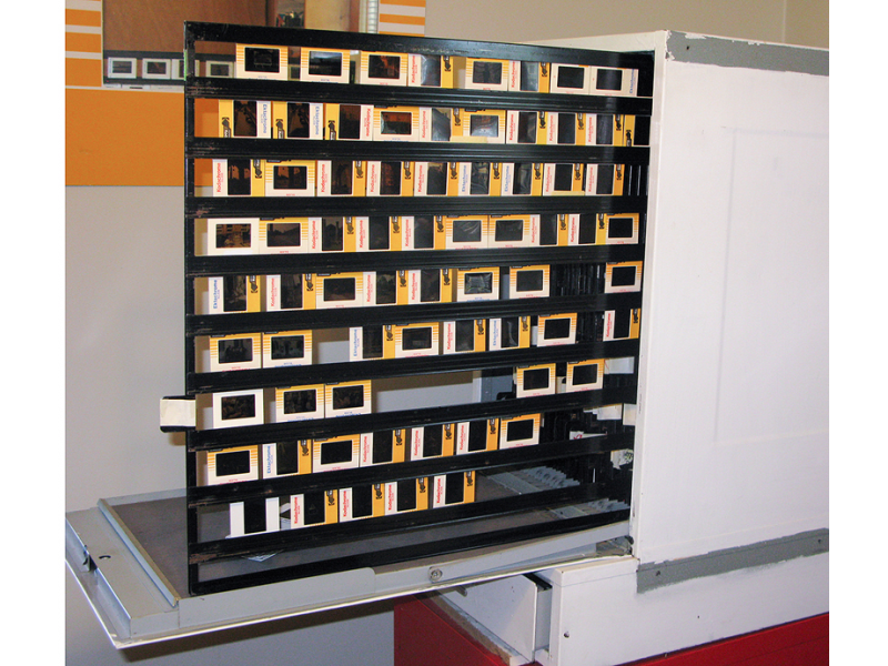 Multiplex Slide with BuildIn Light Box; Holds 3663 35mm