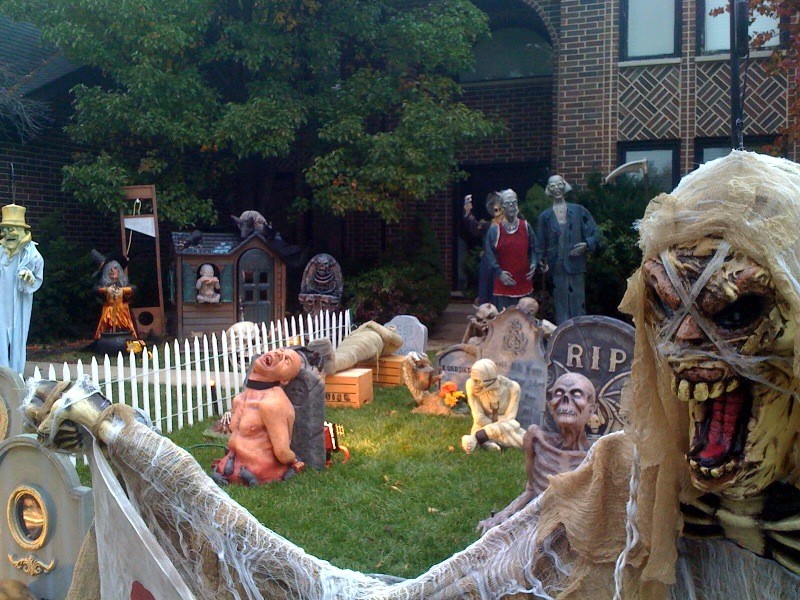 Halloween Enthusiasts Prepare 'Spooktacular' Displays  Buffalo Grove, IL Patch