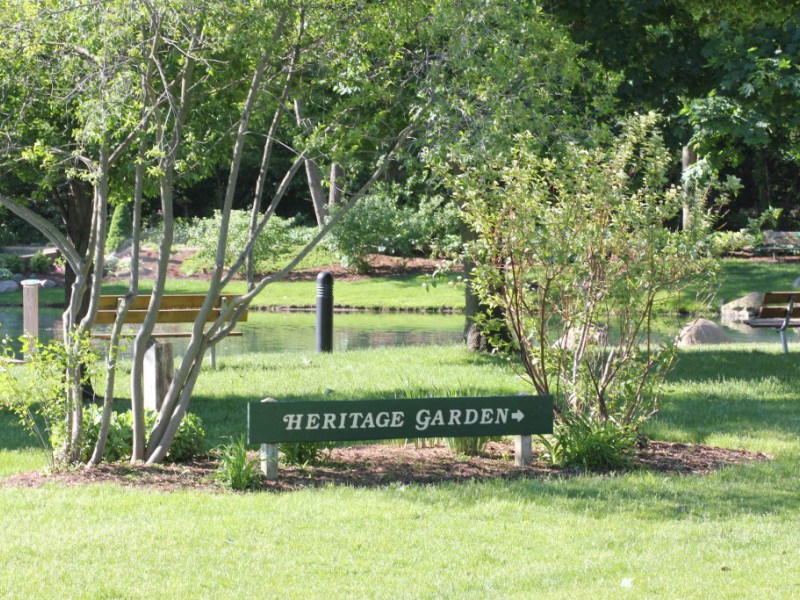 Viewfinder: Heritage Gardens Popular Destination for Wedding Photos