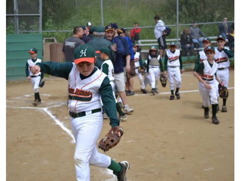 PEE WEE BASEBALL After FirstPlace Season, Hurricanes Sticking to