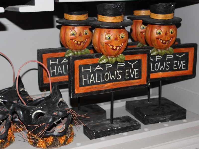Photos Halloween Boutique Creeps into Roger's Gardens Newport Beach