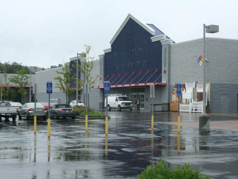 Businesses in Lowe's Plaza Ponder Future; Fear Another Eyesore