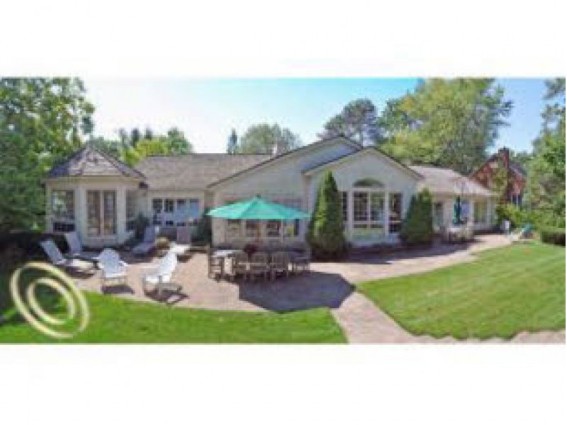 Million Dollar Homes For Sale Near White Lake and Highland White Lake