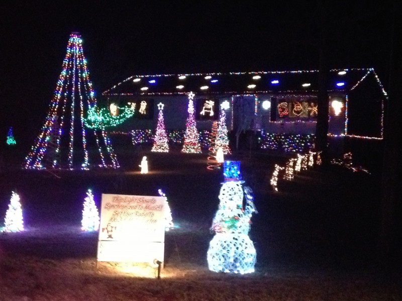 48,000 Christmas Lights Set to Music in Waterford | Waterford, CT Patch