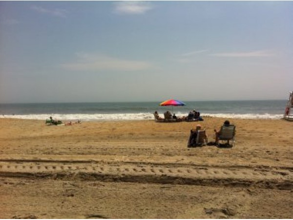 Where are some popular spots for vacationers in Ocean City, Maryland?