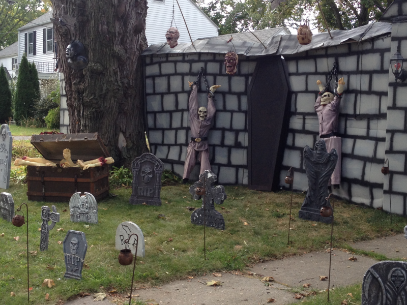 The Story Behind 2013's North Main Street 'Halloween House' | West ...