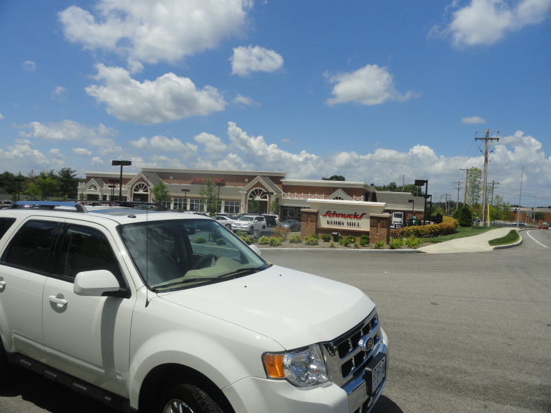 Five (or more) Photos & Video: David Freese Visits Schnucks | Ballwin