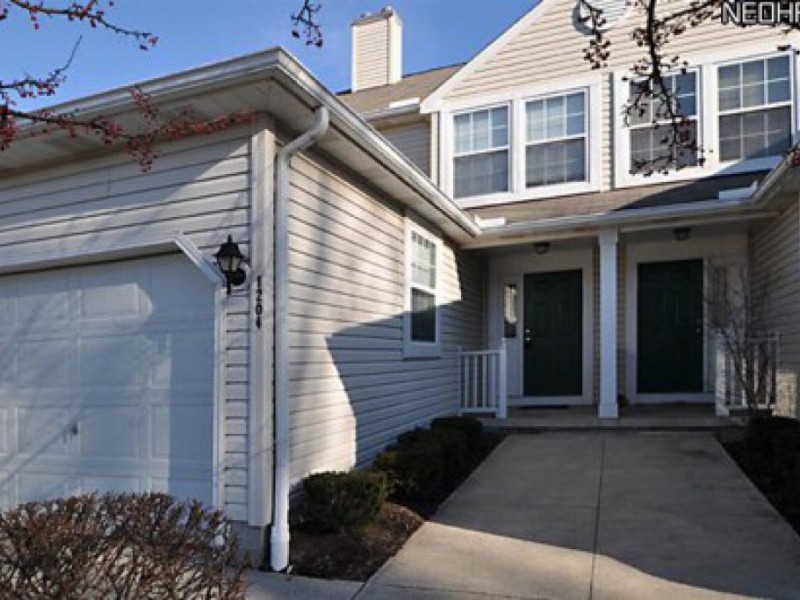 Full Basement, Attached 1Car Garage Windmill Village Townhome for