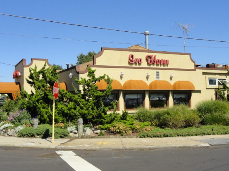 Five Lindenhurst Restaurants to Spend New Year's Eve Lindenhurst, NY