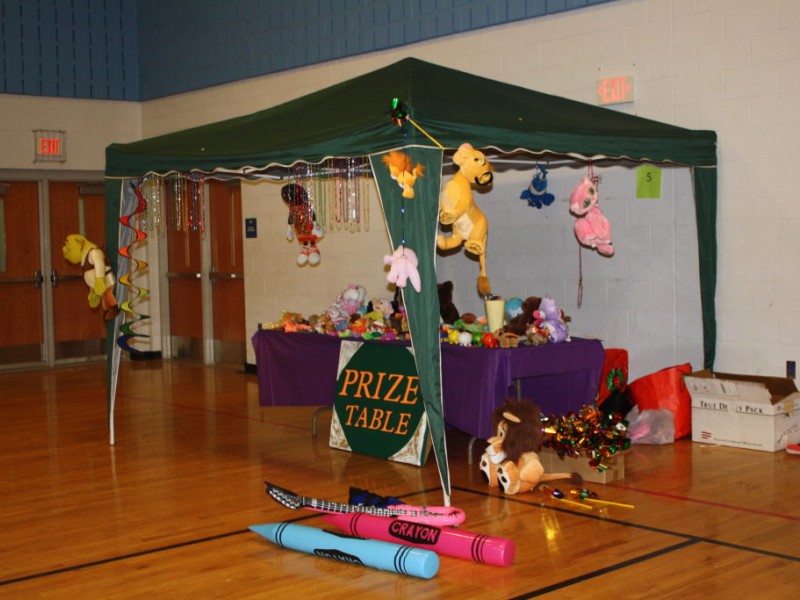 Dozens Volunteer for Oxford HS Post Prom 'Carnival' Oxford, CT Patch