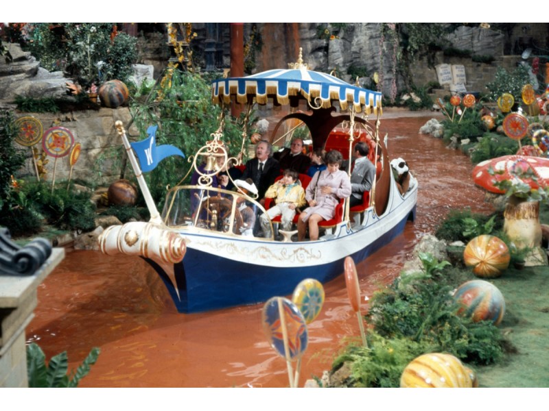 9/18 Fun Family Flicks on Fridays with "Willy Wonka and The Chocolate