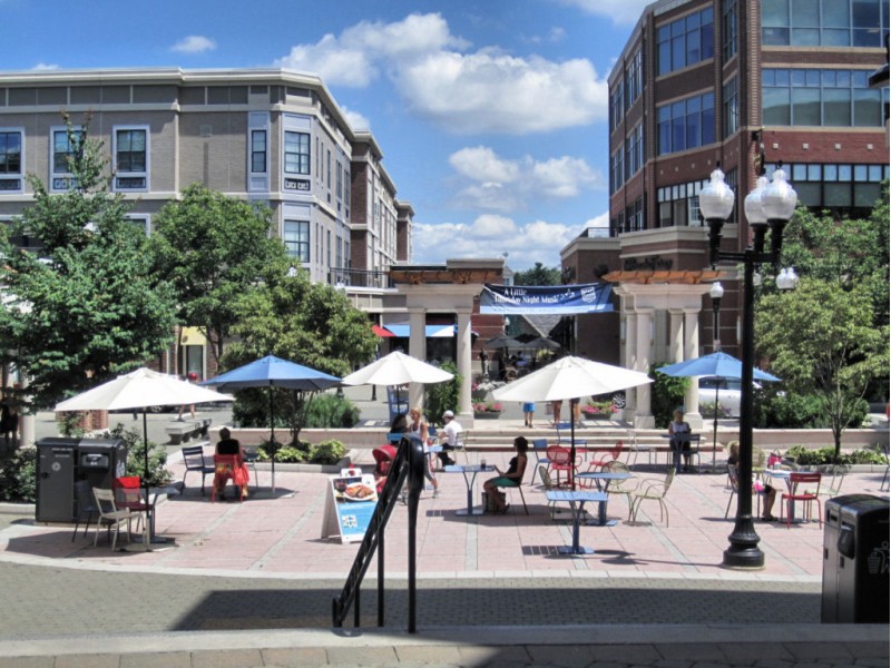 Day Trips From Suffield Shopping Around in West Hartford Center