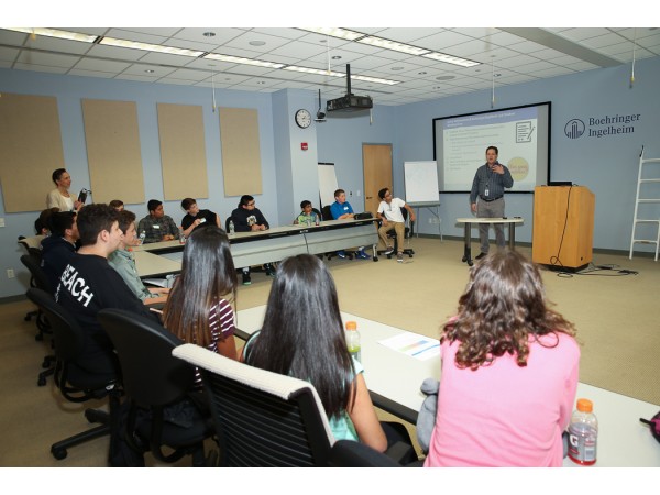 Westside Middle School Academy Students Mentored By Boehringer 