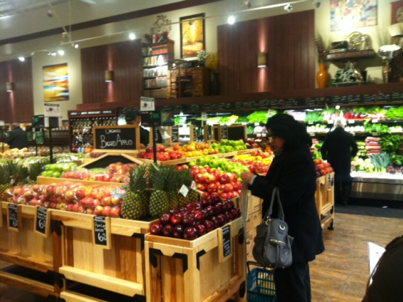 New Grocery Store Jammed on Opening Day at Bradlee Center Old Town