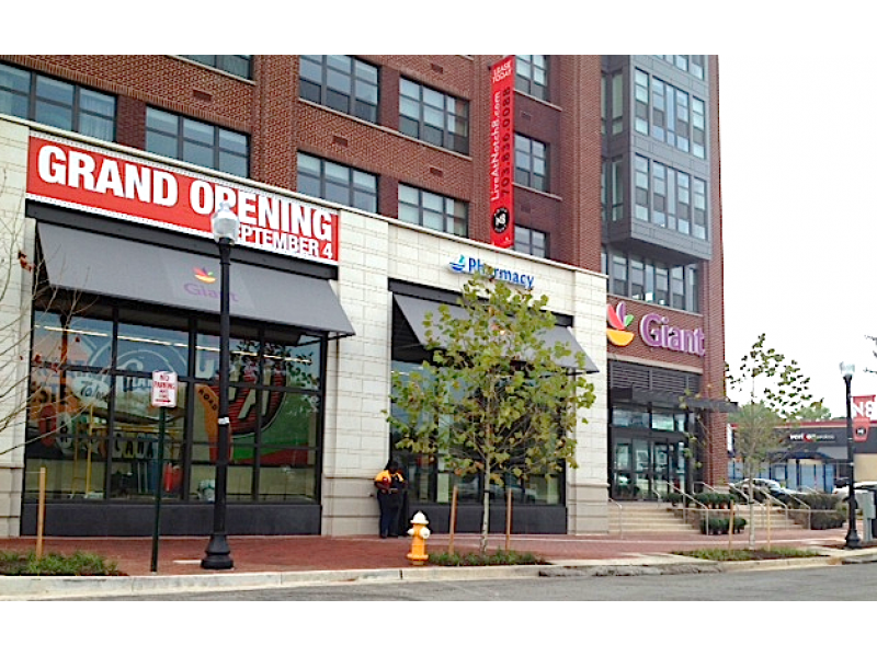New Giant Grocery Store Celebrating Opening in Alexandria Del Ray, VA