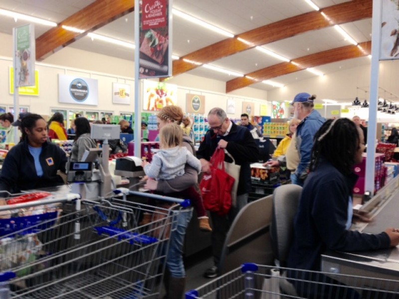 PHOTOS ALDI Holds Grand Opening for New Store in Alexandria West End