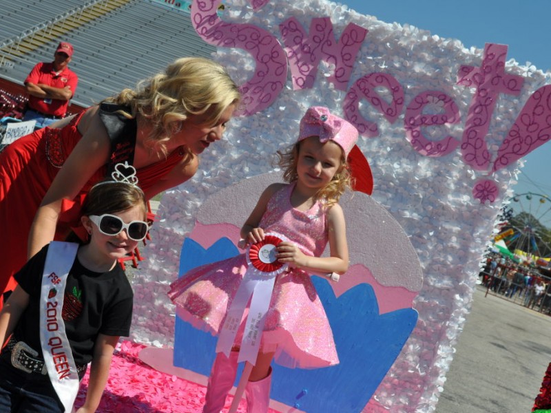 Florida Strawberry Festival Baby Parade Draws Kids, Costumes, Floats