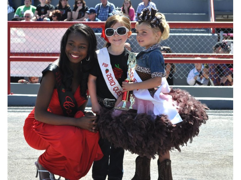 Florida Strawberry Festival Baby Parade Draws Kids, Costumes, Floats