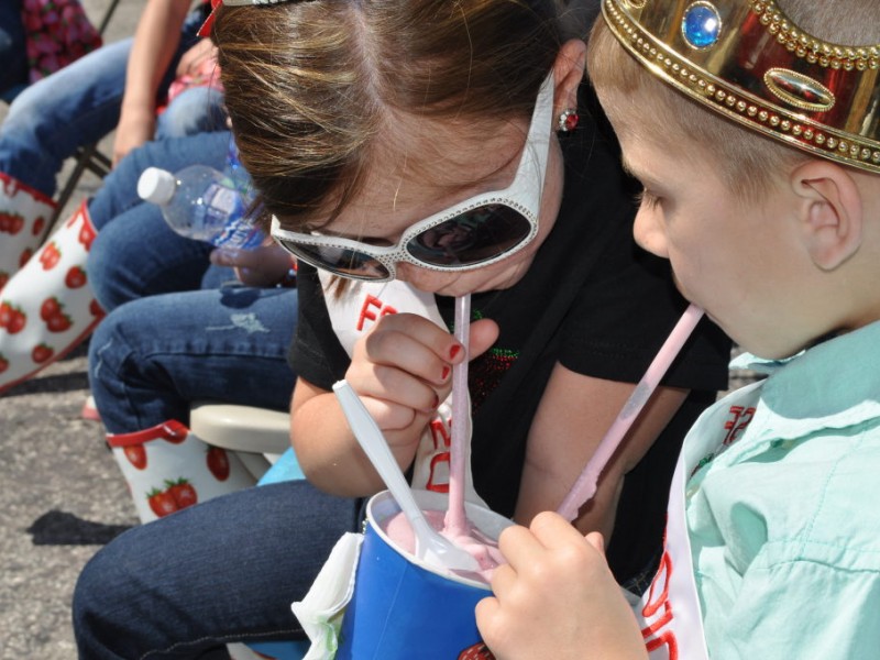 Florida Strawberry Festival Baby Parade Draws Kids, Costumes, Floats