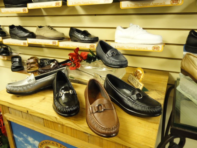 Walking Shoe Store Opens in Fieldstone Commons Tolland, CT Patch